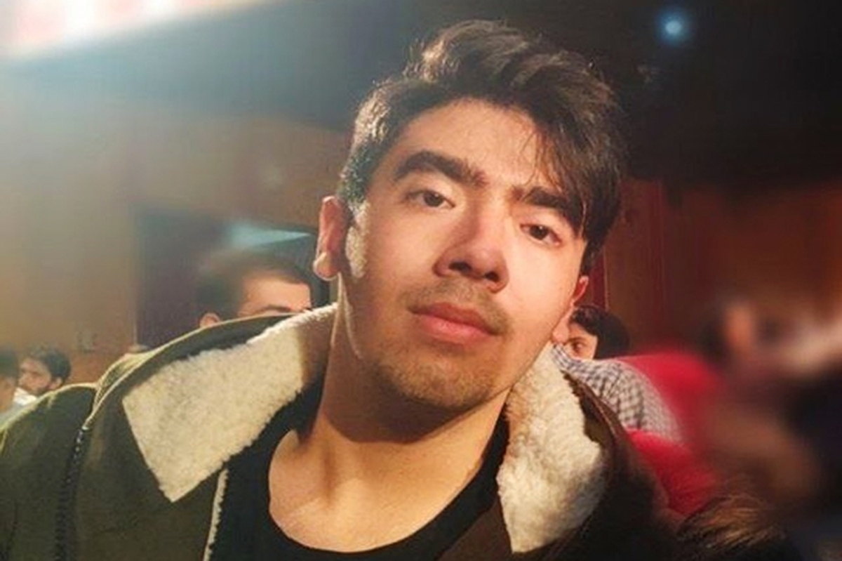 پیکر امیرمحمد خالقی، دانشجوی دانشگاه تهران که شامگاه ۲۴ بهمن بر اثر ضربه جسم تیز دو زورگیرِ موتورسوار مجروح و صبح ۲۵ بهمن درگذشت، در روستای درمیانِ شهرستان درمیان، واقع در استان خراسان جنوبی به خاک سپرده شد.
