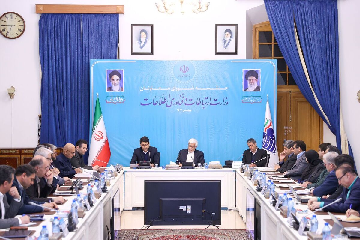 معاون اول رئیس‌جمهور با تأکید بر اینکه اقتصاد دیجیتال برای دولت وفاق ملی، ‌موضوع بسیار مهمی است، گفت: در حوزه دیجیتالی‌شدن، تلاش کنید تا شکاف دیجیتالی بین شهرها و روستاها هرچه زودتر کم شود و اینترنت پرسرعتی که در شهرها وجود دارد، در روستا هم استفاده شود.