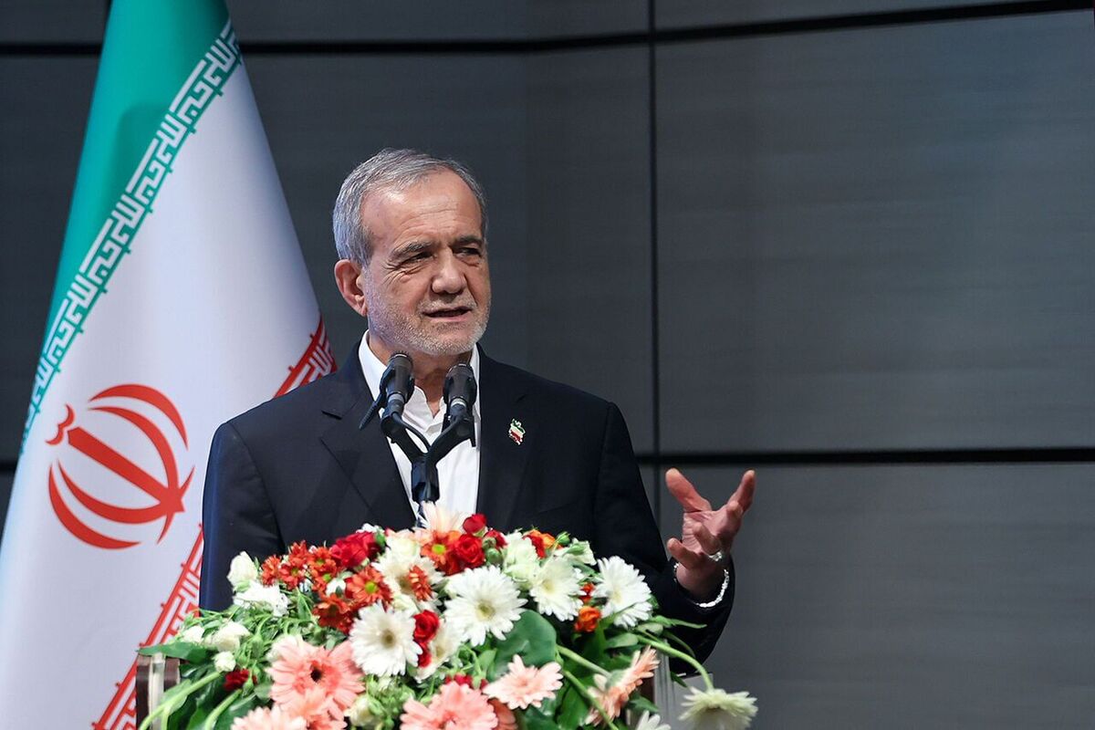رئیس‌جمهور گفت: اعتقاد و باور من این است که علم و عالم می تواند مشکل کشور را حل کند وگرنه مشکلات قابل حل نیست.
