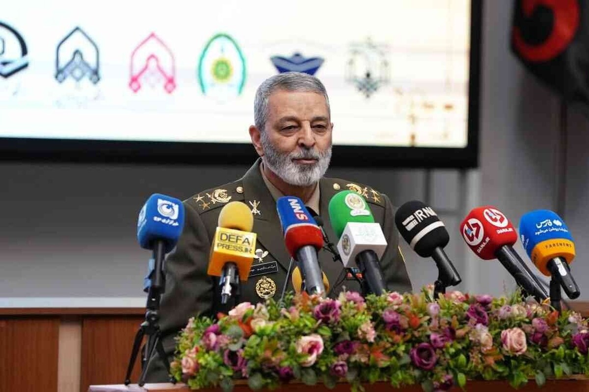 فرمانده کل ارتش با تأکید بر اینکه نخبگان، فرماندهان عرصه جنگ شناختی هستند، گفت: نخبگان از موضوعات آگاهی داشته و دشمن‌شناسی، موضوع‌شناسی، ماهیت‌شناسی و هدف‌شناسی قوی دارند؛ از این رو آن‌ها باید در این زمینه فرماندهی کنند.