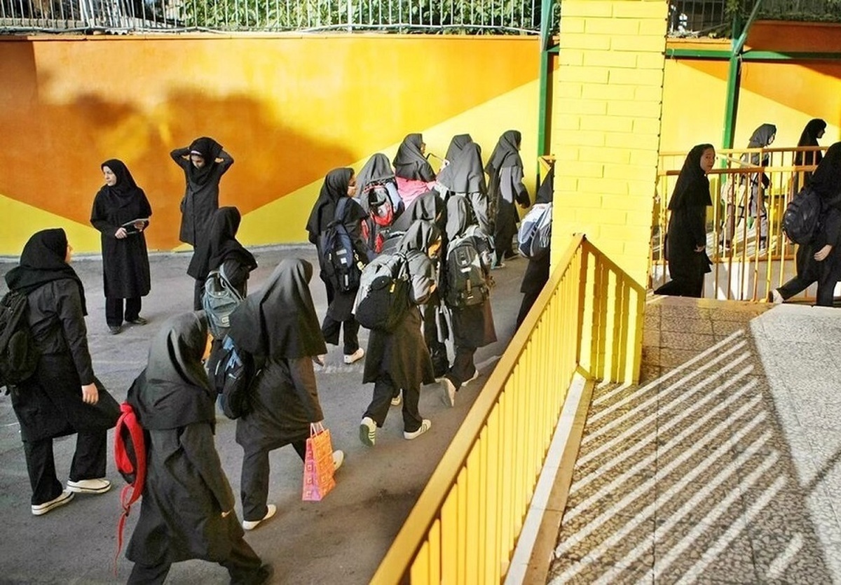 مدیر روابط عمومی دانشگاه علوم پزشکی جندی شاپور اهواز از رسیدگی به ۱۵ دانش‌آموز مسموم که صبح امروز دچار مسمومیت با گاز مونوکسیدکربن در ایذه شدند، خبر داد.