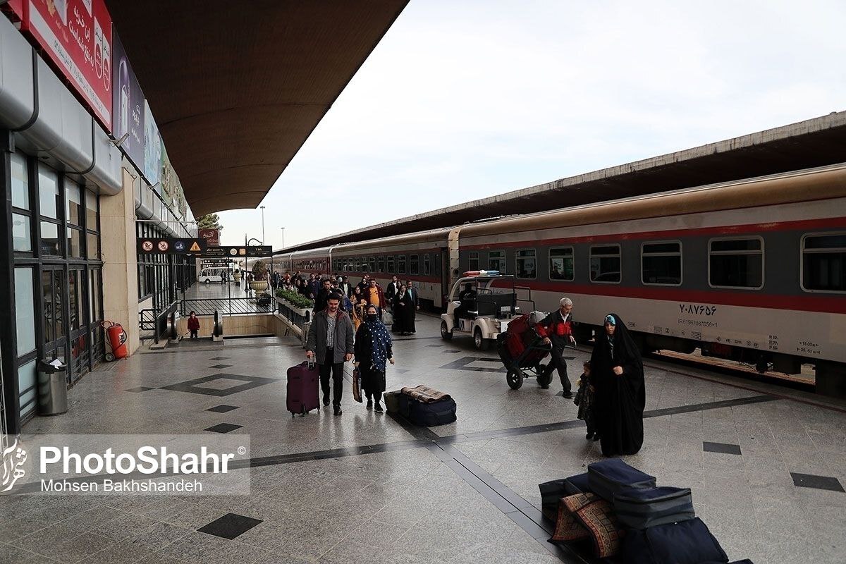 مدیرعامل راه‌آهن جمهوری اسلامی ایران با تأکید بر استفاده از مهمانداران خوش‌برخورد، گفت: آماده‌سازی حداکثری واگن‌های مسافری برای نوروز در دستورکار است.