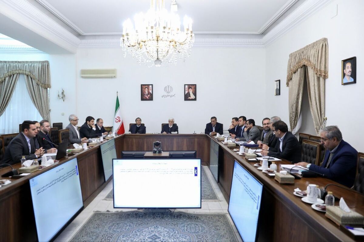 معاون‌اول رئیس‌جمهور با بیان اینکه همه باید به دنبال یافتن راهبردهای دقیق برای رشد اشتغال در کشور باشیم، گفت: در دولت وفاق ملی، باید برنامه‌ریزی‌ها به حدی حساب‌شده باشد که منابع برای کارآفرینی به کار گرفته شود و هدر نرود.