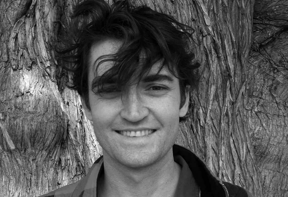 راس اولبریکت (Ross Ulbricht) چندسال پیش موفق‌ترین بازار سیاه اینترنتی خریدوفروش مواد مخدر را در دارک‌وب راه‌اندازی کرد و از سال ۲۰۱۵ به حبس ابد محکوم شد. او حالا با فرمان ترامپ عفو شده است.