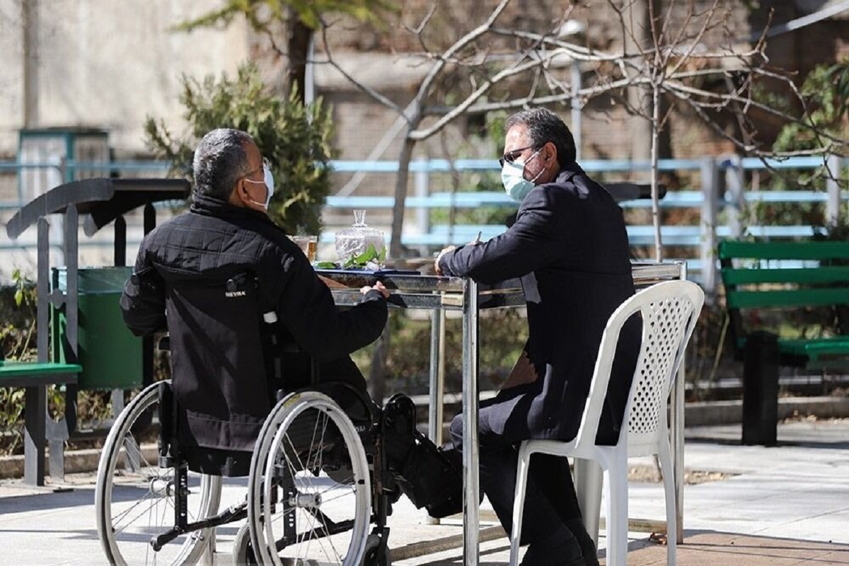 رئیس جمعیت هلال احمر گفت: در ایران، حدود ۶۰۰ هزار جانباز به خدمات توانبخشی نیاز دارند و بیش از دو میلیون نفر دیگر نیز به این خدمات وابسته‌اند همچنین حدود ۸ میلیون نفر نیازمند توانبخشی محدود هستند.