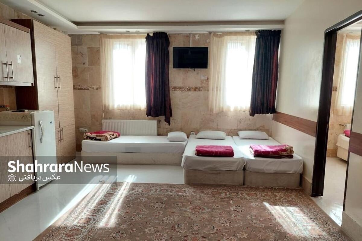 دبیر ستاد اجرایی خدمات سفر استان با تقدیر از اقدام شایسته انجمن هتلداران مشهدالرضا(ع) برای اعمال تخفیف ۴۰ درصدی اقامت در همه مراکز اسکان شهرستان گفت: برنامه‌ریزی شده تا بیش از ۶۰۰ هزار نفرشب ظرفیت اسکان در هتل‌ها، هتل‌آپارتمان‌ها، مهمانپذیر‌ها و اقامتگاه‌های سنتی ایجاد شود که نشان‌دهنده افزایش ۱۳ درصدی ظرفیت اسکان نسبت‌به سال گذشته است.