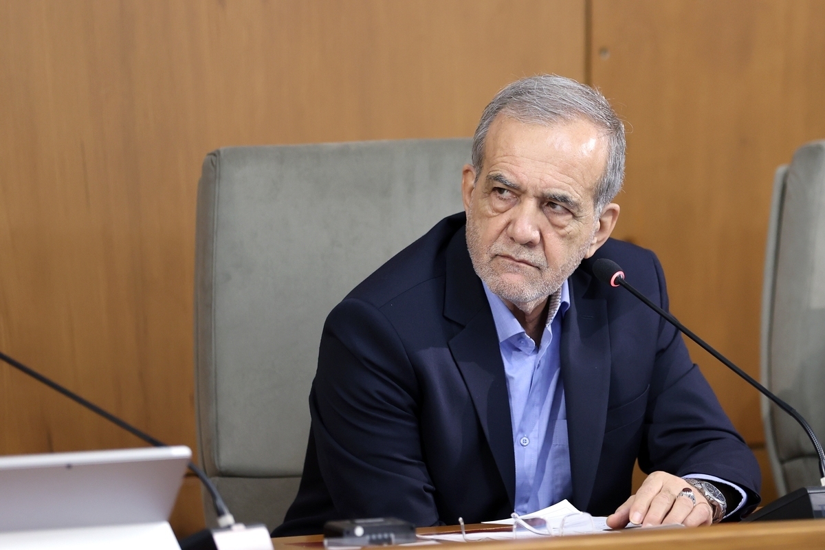رئیس جمهوری امضای معاهده همکاری جامع راهبردی میان جمهوری اسلامی ایران و فدراسیون روسیه را از مهمترین جلوه‌های همکاری میان دو کشور دانست و افزود: این معاهده مسیر همکاری‌های راهبردی و توسعه تعاملات دو کشور را به خوبی ترسیم کرده است.
