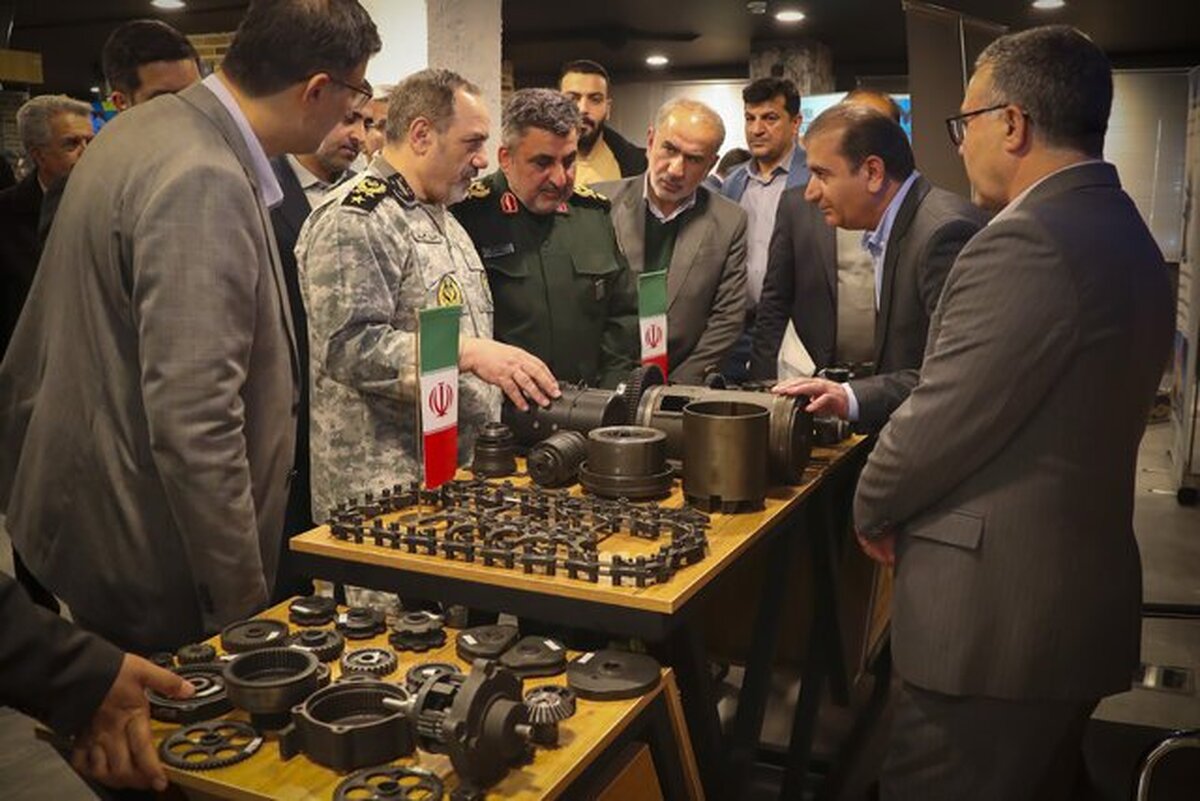 وزیر دفاع و پشتیبانی نیروهای مسلح با حضور در پارک علم و فناوری وزارت دفاع در شهر شیراز، از نمایشگاه توانمندی‌ها و دستاوردهای این مجموعه بازدید کرد.