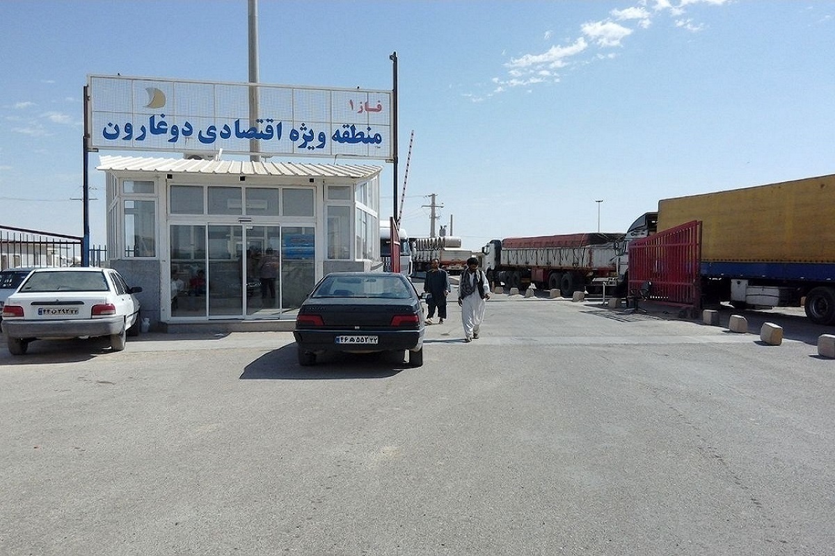 فرماندار تایباد از دوغارون به عنوان هفتمین بندر خشک جمهوری اسلامی ایران نام برد و گفت: مرز دوغارون به لحاظ سطح تبادلات اقتصادی جزو رتبه‌های برتر است.