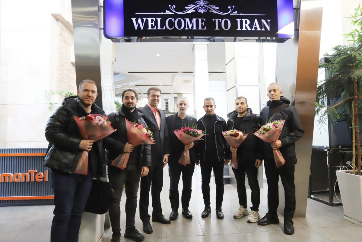 سرمربی پرسپولیس برای عقد قرارداد رسمی وارد ایران شد.