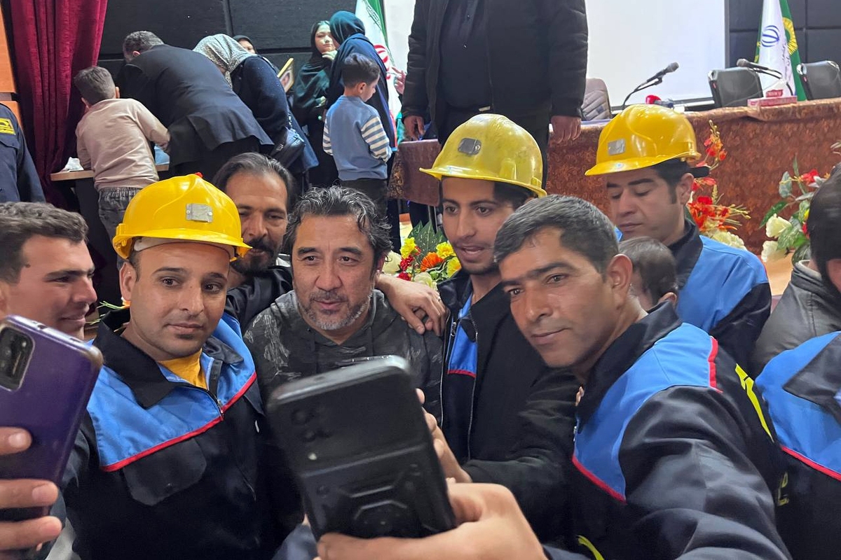 غزال تیزپای فوتبال ایران، ماموریت خیر خود برای کمک به حادثه‌دیدگان معدن طبس را به پایان رساند.