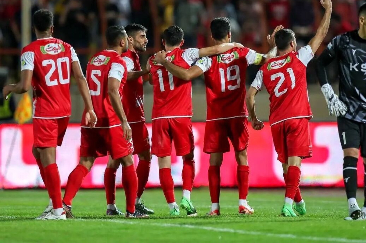 باشگاه پرسپولیس از پوستر خود برای بازی با تراکتور رونمایی کرد.