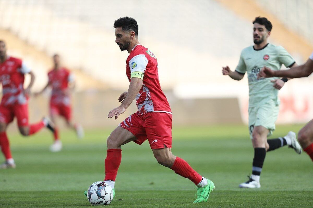 پرسپولیس با پیروزی برابر تراکتور، خود را به صدر نزدیک تر کرد.
