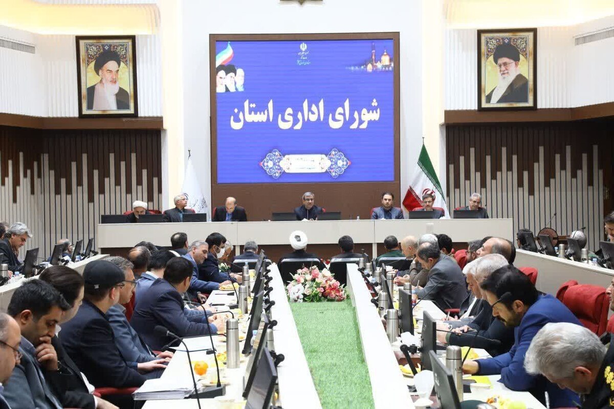 استاندار خراسان رضوی گفت: مسوولان دستگاه‌های اجرایی و فرمانداران باید ارتباط نزدیک با مردم داشته باشند، حرف و خواسته و اعتراض آنها را بشنوند و در سریع‌ترین زمان پاسخ دهند.