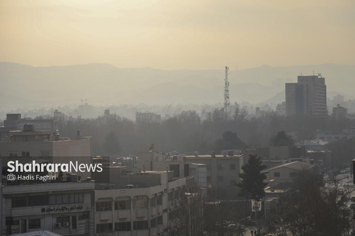 مدیرکل حفاظت محیط زیست خراسان رضوی گفت: با توجه به ماندگاری آلاینده‌های جوی کیفیت هوای کلانشهر مشهد امروزبرای چهارمین روز پیاپی در شرایط «ناسالم» و وضعیت «هشدار» برای تنفس شهروندان قرار دارد.