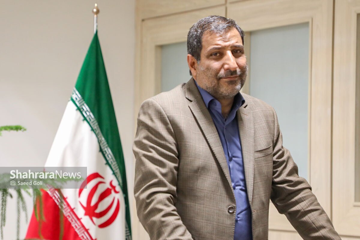رضا خوراکیان، مدیر عالى حرم مطهر رضوى طی حکمی، محسن داورى فرماندار سابق مشهد را به عنوان جانشین خود برای تمشیت امور حرم مطهر رضوى انتخاب کرد.