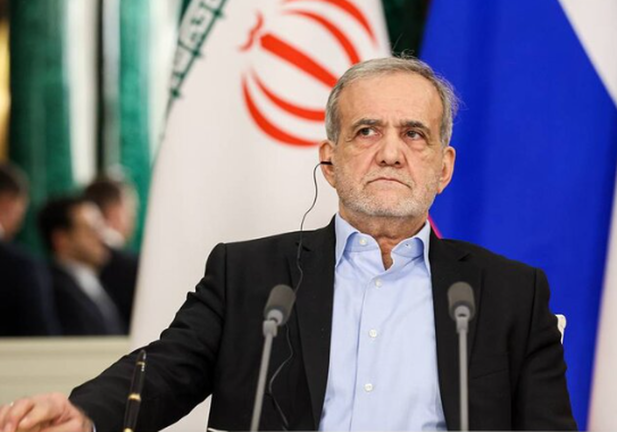 رئیس جمهور گفت: تقویت و توسعه روابط در همه زمینه‌های سیاسی، اقتصادی، فرهنگی، نظامی و امنیتی با کشور‌های همسایه و منطقه از سیاست‌های کلیدی دولت جمهوری اسلامی ایران است.