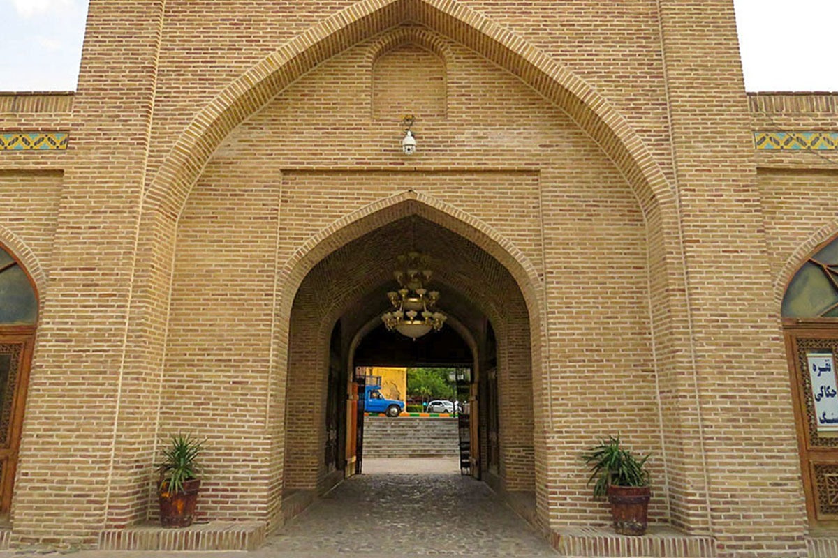 برای مشهدی‌ها، نام «باباقدرت» کاملا آشناست؛ کاروان‌سرایی قدیمی در بخش شرقی مشهد. با این حال، شاید کمتر کسی درباره پیشینه و تاریخ آن بداند.