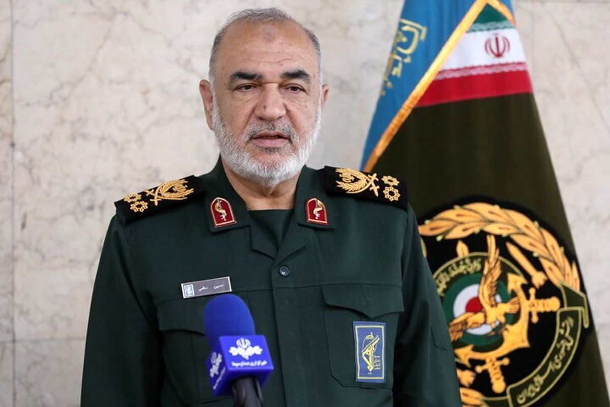 فرمانده کل سپاه پاسداران انقلاب اسلامی با تأکید بر اینکه تجهیزات سپاه همپای تسلیحات مدرن دنیا است، گفت: سپاه از نظر تسلیحات و سخت‌افزار رزمی همپای پیشرفت‌های دنیا در حرکت است.