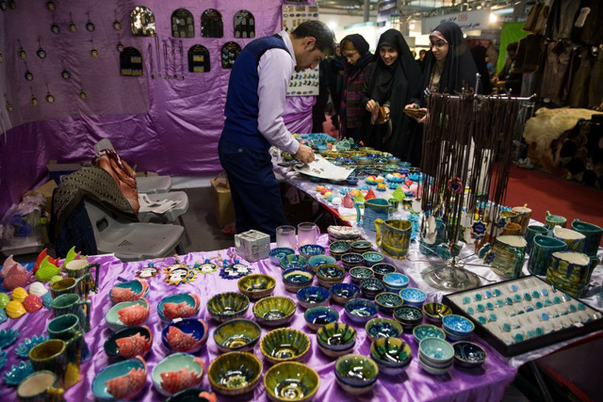 مدیرعامل سازمان ساماندهی مشاغل شهری و فرآورده‌های کشاورزی شهرداری مشهد گفت: در آستانه استقبال از فصل بهار سال ۱۴۰۴، روزبازار صنایع‌دستی و مشاغل خانگی با حضور ۲۵ غرفه در ورودی آرامگاه خواجه‌ربیع مشهد به بهره‌برداری رسید.