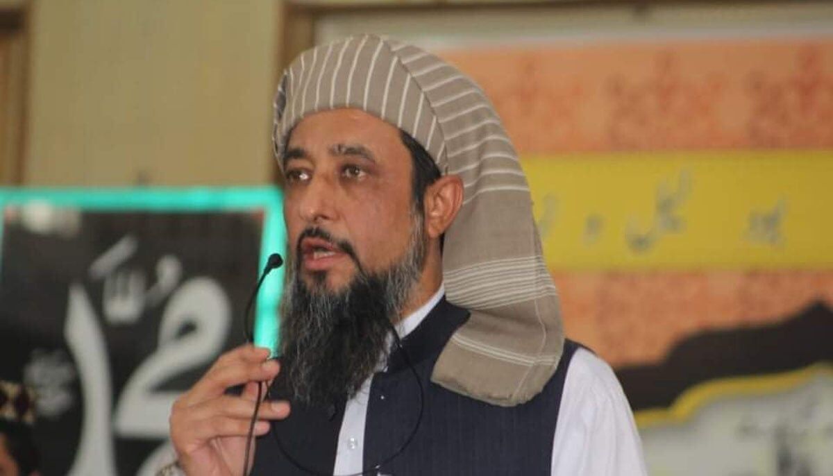 «مولانا حامد الحق» که پس از کشته شدن پدرش «مولانا سمیع الحق» (معروف به پدر معنوی طالبان) ریاست حزب سیاسی و مرکز دینی جامعه حقانیه را در پاکستان برعهده داشت، روز جمعه ۱۰ اسفند ۱۴۰۳ در یک انفجار انتحاری کشته شد.