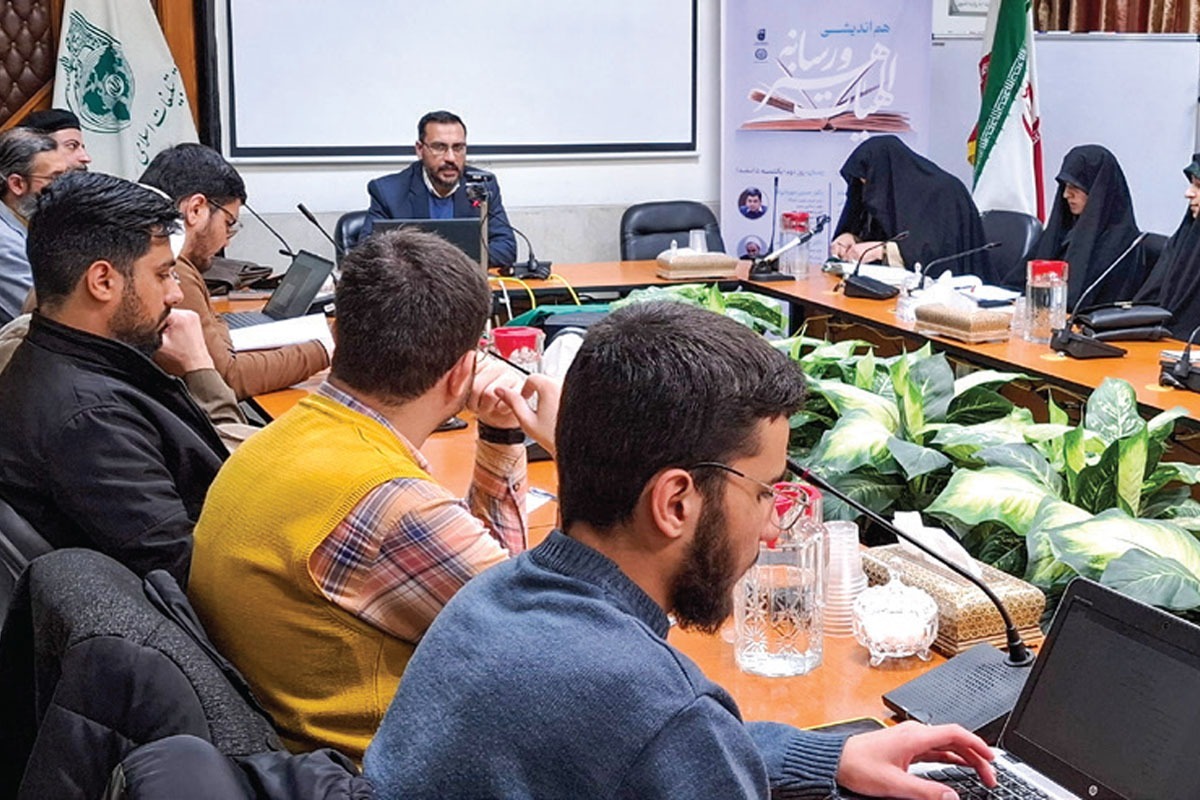 سلسله نشست‌های «الهیات، هنر و رسانه»، به همت اداره فضای مجازی هنرورسانه دفتر تبلیغات اسلامی خراسان رضوی با همکاری دانشگاه علوم اسلامی رضوی برگزار شد.