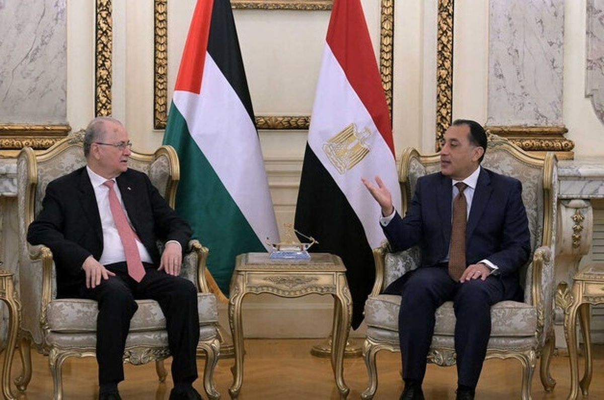 نخست‌وزیران مصر و فلسطین در قاهره دیدار و درباره طرح بازسازی غزه پیش از ارائه در نشست اتحادیه عرب رایزنی کردند.
