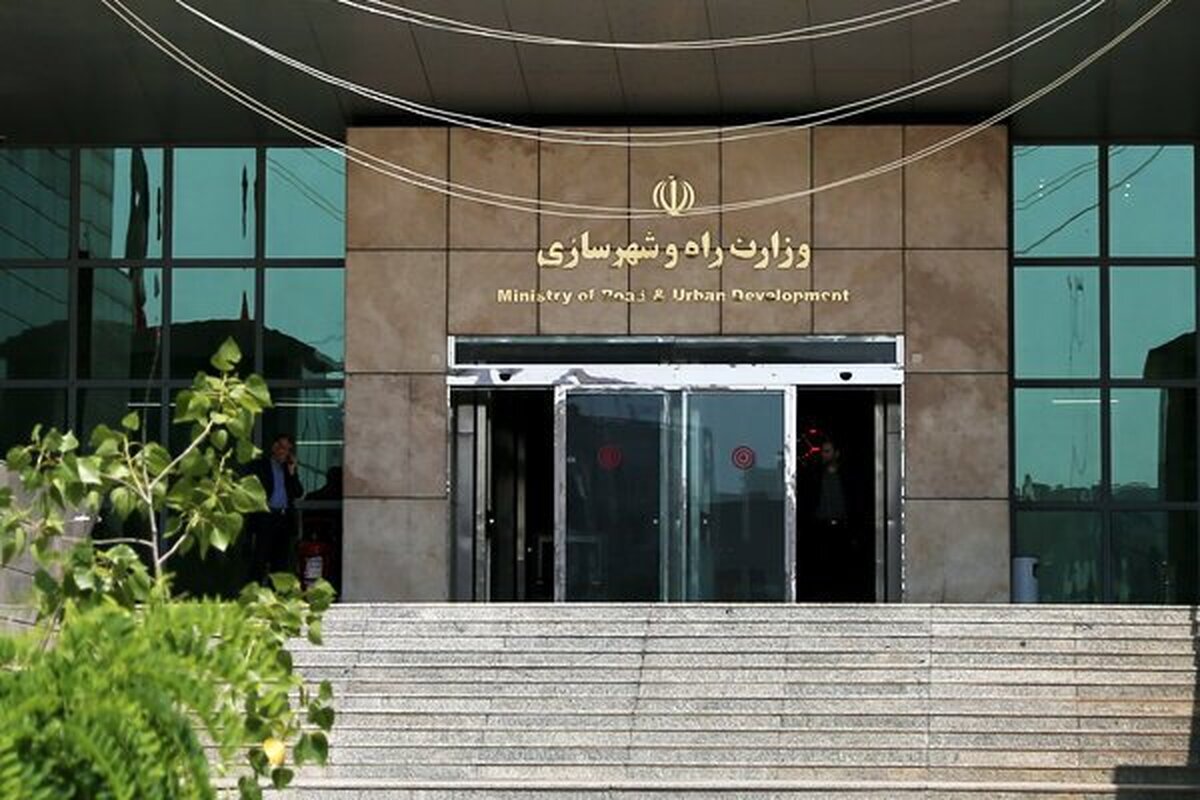 نایب‌رئیس کمیسیون عمران مجلس، با اشاره به گزارش دیوان محاسبات درباره وضعیت مالی وزارت راه و شهرسازی، گفت: این وزارتخانه با دارابودن اراضی قابل‌توجه، ثروتمندترین وزارتخانه کشور بوده و برای توسعه پروژه‌ها و رشد اقتصادی باید ثروت بالقوه به بالفعل تبدیل کند.