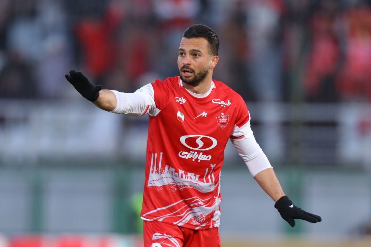بازیکن پرسپولیس در تلاش است مترجم استقلالی را به تیمش برگرداند.
