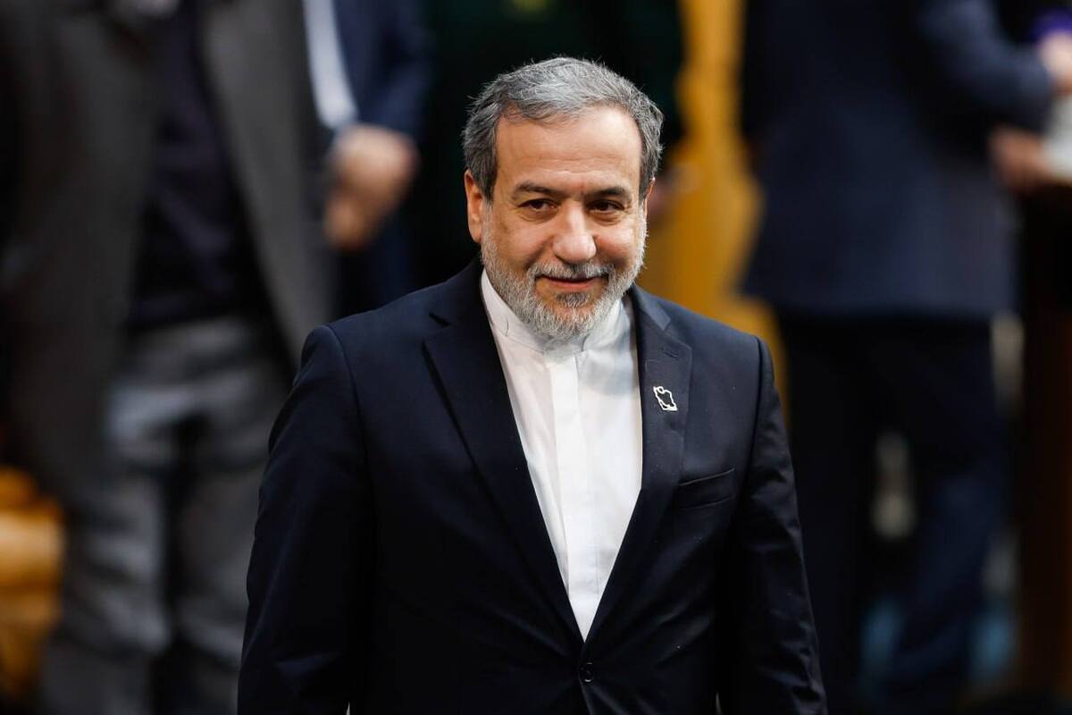 وزیر امورخارجه کشورمان تأکید کرد: امنیت واقعی نه از حمایت قدرت‌های فرامنطقه‌ای، بلکه از توانمندی داخلی، تکیه بر ظرفیت‌های ملی و اتکا به مردم حاصل می‌شود.