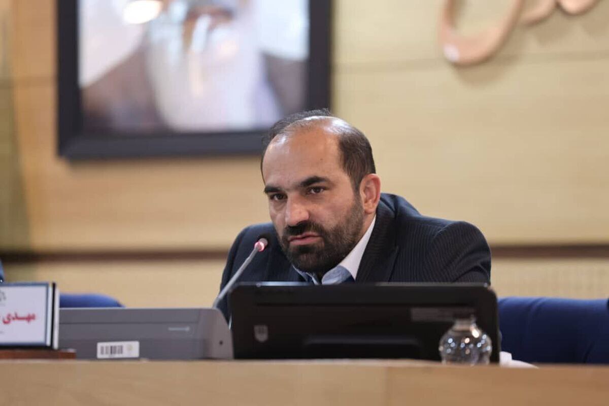 رئیس شورای اسلامی شهر مشهد گفت: چهار ایستگاه میانی خط سه در دست اقدام بوده و در مرحله معماری است. امیدواریم با انعقاد قرارداد، تا انتهای سال ۱۴۰۴ در مدار قرار بگیرند.