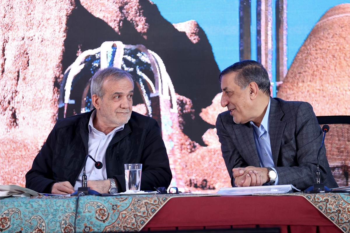 رئیس‌جمهور در دور سوم سفر به شهرستان‌های استان تهران، دقایقی پیش وارد پردیس شد.