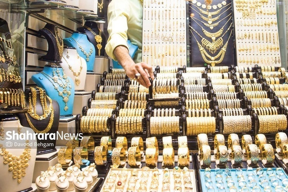 رئیس اتحادیه طلا و جواهر تهران ضمن اشاره به افزایش قیمت طلا در بازارهای جهانی، بازار طلای داخلی را کاهشی توصیف و اعلام کرد که بازار سکه اما روندی صعودی داشت و با افزایش ۴۰۰ هزار تومانی حباب سکه در هفته اخیر، در حال حاضر هر قطعه سکه ۱۲ میلیون تومان حباب دارد.