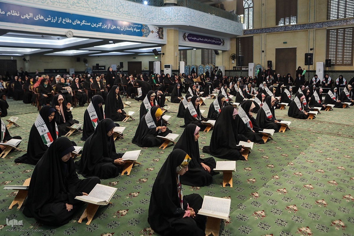 هم‌زمان با فرارسیدن ایام نوروز ۱۴۰۴ محفل «دختران رضوی» با هدف ترویج فرهنگ قرآنی و تعمیق معارف اهل‌بیت(ع)، پس از اقامه نماز ظهروعصر در رواق حضرت زهرا(س) حرم مطهر رضوی برگزار می‌شود.