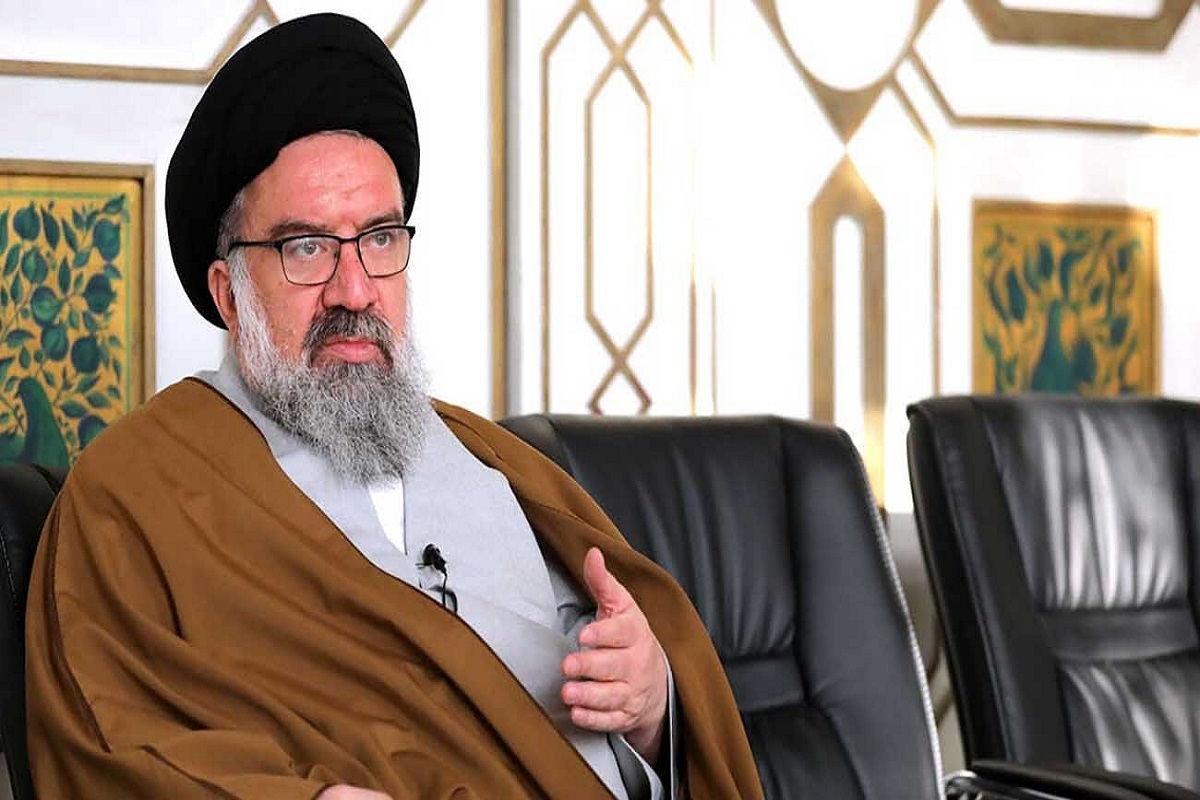عضو خبرگان رهبری با اشاره به نقش اثرگذار مساجد در ازبین‌بردن توهم اقتدار دشمن، گفت: اولین کاری که مساجد برای تحقق فرموده رهبری باید انجام دهند، این است که جاذبه روزهای اول انقلاب را احیا نمایند.