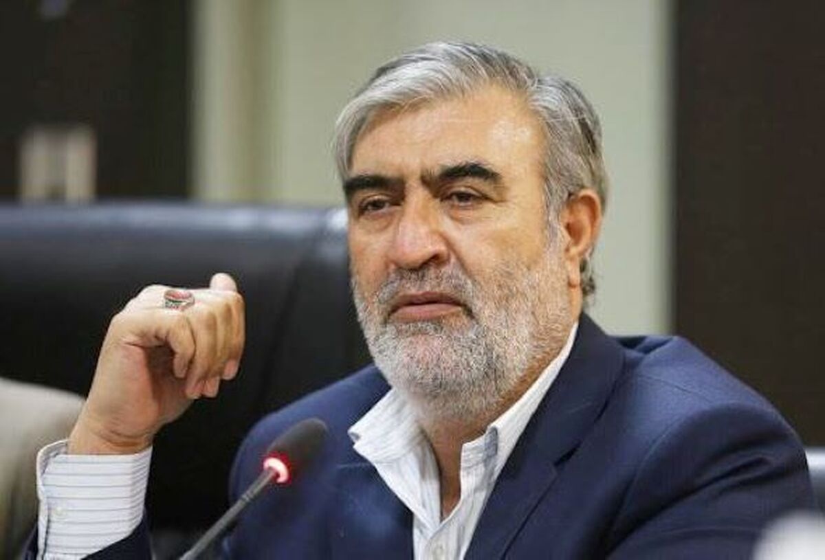 رئیس کمیسیون امنیت ملی و سیاست خارجی مجلس شورای اسلامی گفت: همان‌طورکه رهبر معظم انقلاب اشاره فرمودند، رفتار قلدرمآبانه با هدف ایجاد دوگانگی در کشور توسط طرف آمریکایی، مورد موافقت و تأیید نظام اسلامی نیست.