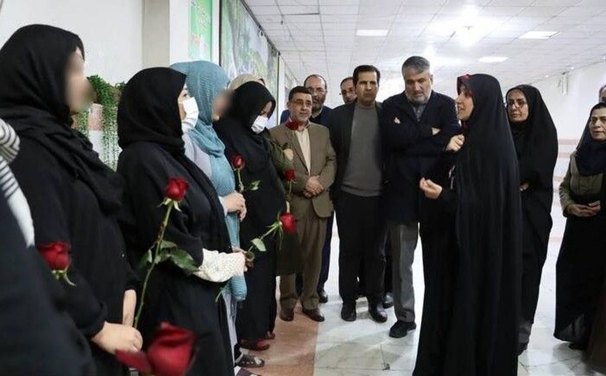 معاون رئیس جمهور در امور زنان و خانواده از ندامتگاه زنان تهران بازدید کرد و در جریان این بازدید ۱۴ زندانی بدهکار آزاد شدند.