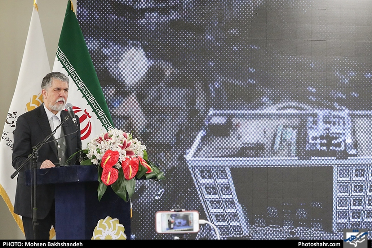 عضو هیئت‌رئیسه مجلس شورای اسلامی سه سؤال ملی نمایندگان از «سیدعباس صالحی» وزیر فرهنگ و ارشاد اسلامی را اعلام وصول کرد.
