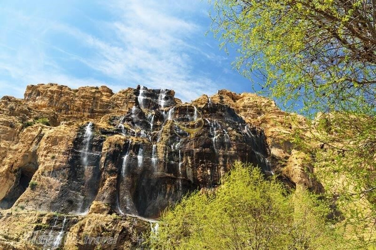 ویدئویی از یخ زدن آبشار چراب دشت ارژن در استان فارس در اواخر زمستان ۱۴۰۳ را مشاهده می‌کنید.