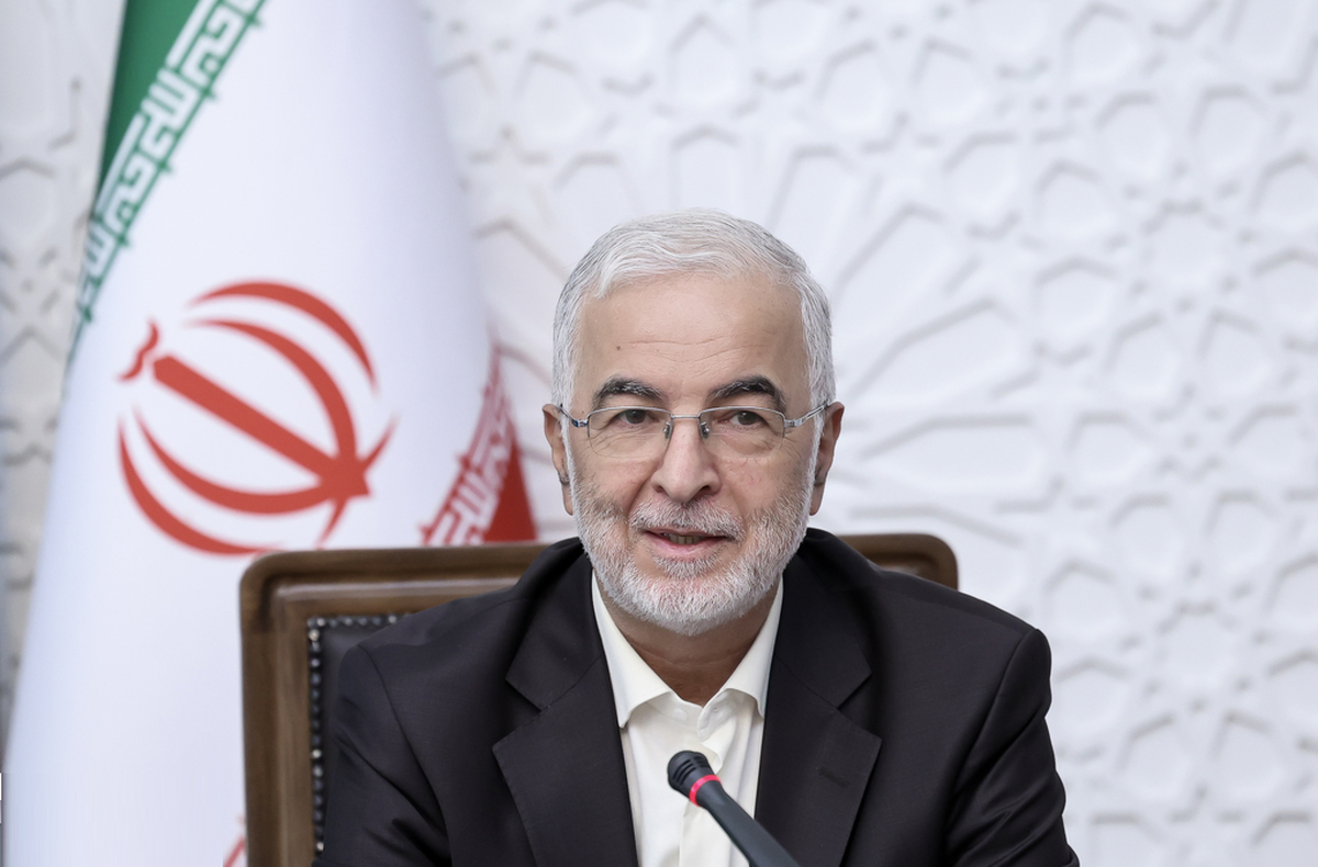 وزیر کشور در دیدار مدیران مسئول رسانه‌ها با بیان اینکه از انتقاد‌های سازنده رسانه‌ها استقبال می‌کنیم، تأکید کرد: ما و شما وظایف مستقل خود را داریم، اما می‌توانیم در حل مسائل تعامل هم افزا داشته باشیم.