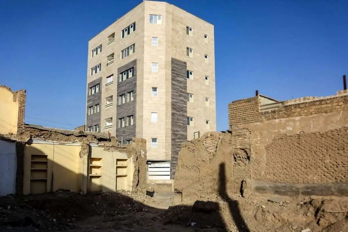 معاون وزیر راه و شهرسازی و مدیرعامل شرکت بازآفرینی شهری ایران با بیان اینکه در برنامه هفتم توسعه، تکلیفی برای بافت‌های فرسوده پیش‌بینی شده که سالانه ۱۰۰ هزار واحد مسکونی باید نوسازی شود، گفت: بسته‌های تشویقی برای مردم و سرمایه‌گذاران متناسب با شرایط شهر‌ها در نظر گرفته شده است.