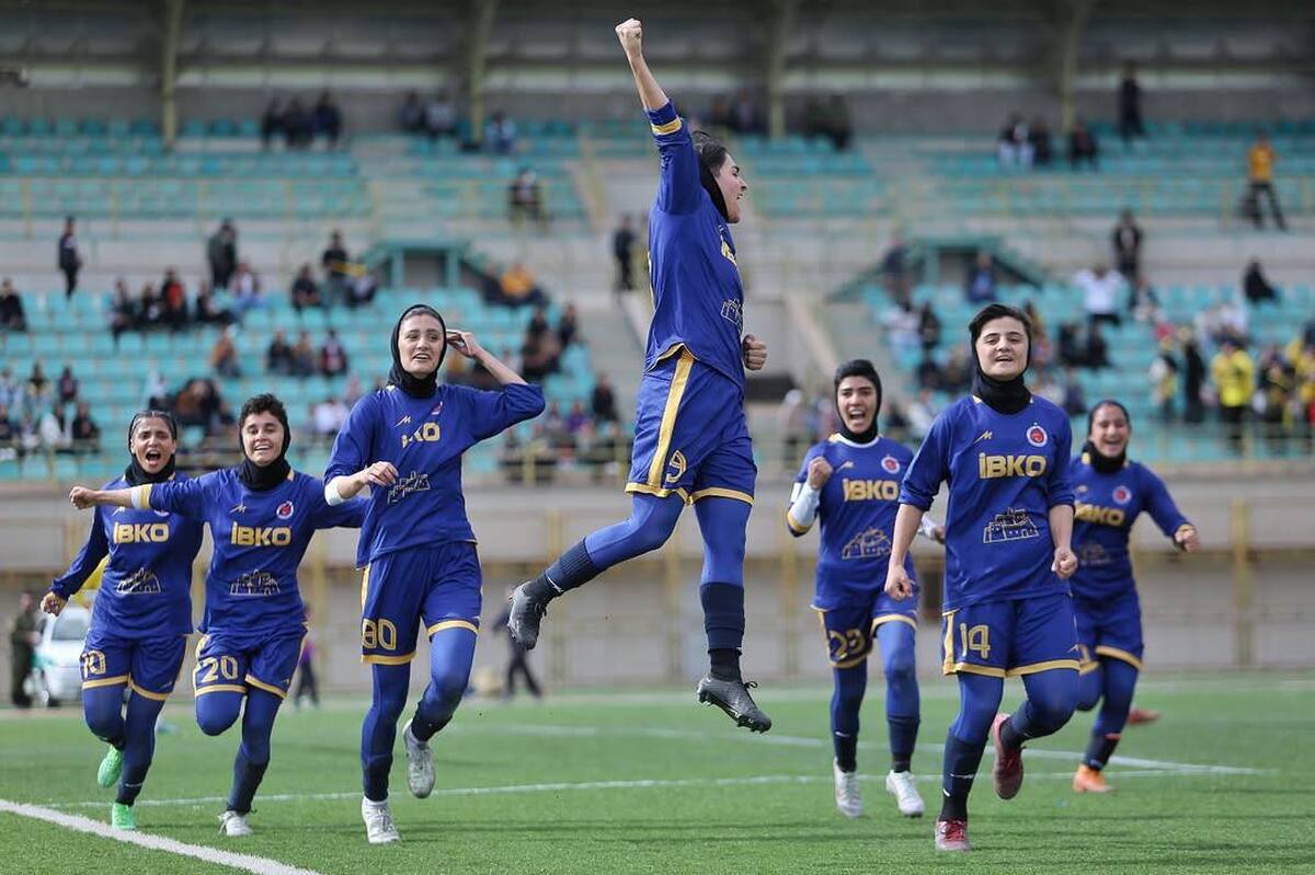 خاتون بم برای چهارمین فصل متوالی قهرمان لیگ برتر فوتبال زنان شد.