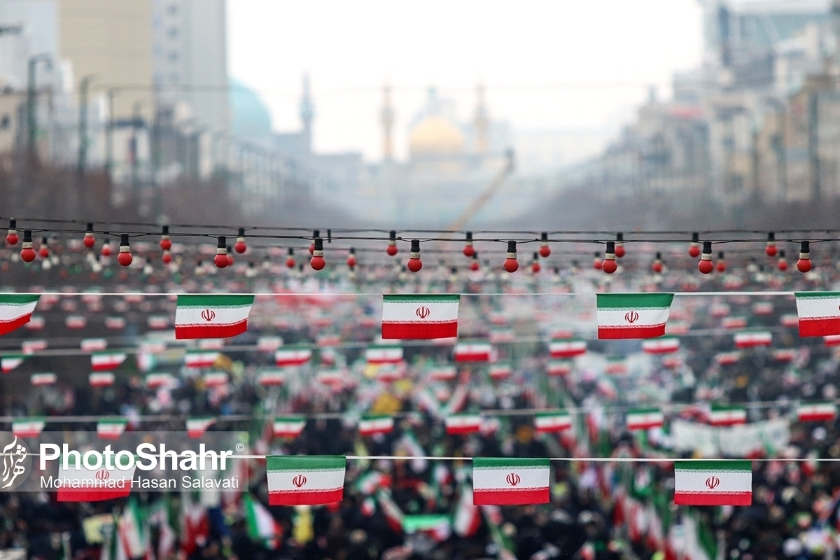طبق روال هر ساله یکی از ویژگی‌های جذاب راهپیمایی یوم الله ۲۲ بهمن و سالروز پیروزی انقلاب اسلامی ایران، حضور مردم در این رویداد است. حضوری که با ظرایف و خلاقیت‌های مردمی تبدیل به سوژه‌هایی جذاب برای رسانه‌ها و فضای مجازی می‌شود.