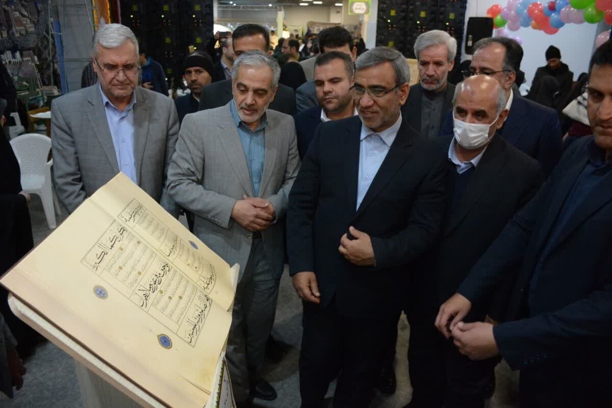 استاندار خراسان رضوی گفت: امروز بیش از هر زمان دیگری نیازمند توجه به مفاهیم قرآنی، عمل به آموزه‌های دین و ترویج سبک زندگی اسلامی هستیم. برگزاری چنین‌نمایشگاه‌هایی گامی مؤثر در راستای ارتقای فضای معنوی جامعه است.