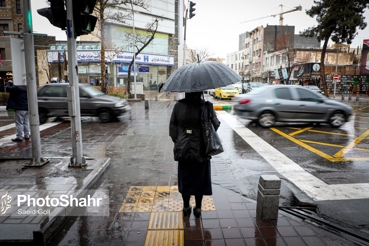 کارشناس اداره هواشناسی خراسان رضوی گفت: برای امروز و فردا همچنان در ساعاتی، بارندگی گاهی به صورت رگبار و در نواحی مستعد، با احتمال بارش تگرگ پیش‌بینی می‌شود.