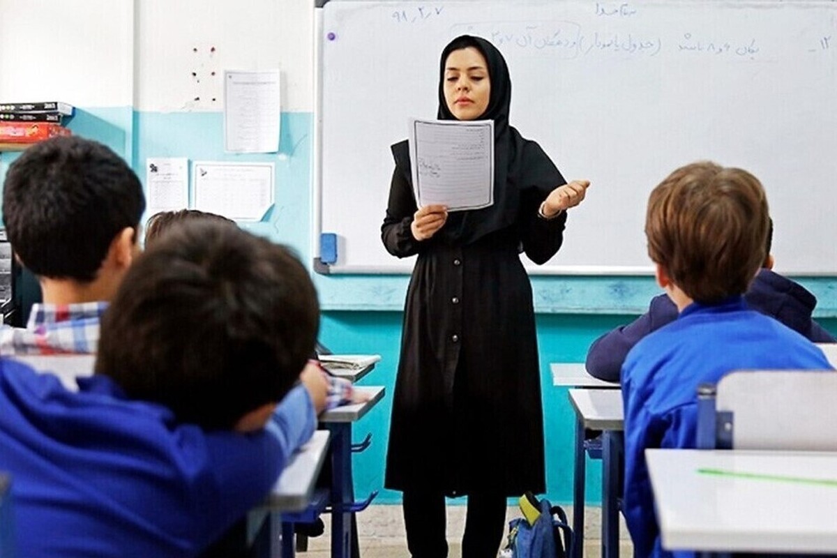معاون فرهنگی، اجتماعی و زیارت استاندار خراسان رضوی گفت: بزرگ‌ترین مشکل آموزش و پرورش، تحجر، جمود و ایستایی در فرایند گزینش‌هاست. عمق این تحجر تا جایی است که مصاحبه‌کننده در فُرم مصاحبه به‌صراحت می‌نویسد «چون در جلسه مصاحبه، النگوی این خانم متقاضی معلمی دیده شده، پس ایشان مردود هستند».