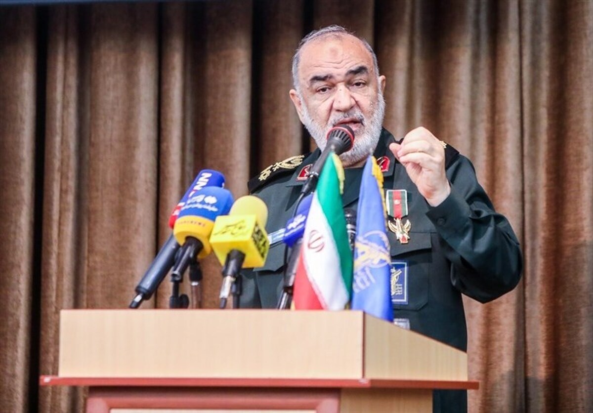 فرمانده کل سپاه گفت: اگر به دشمن حتی میل خفیفی داشته باشیم؛ شکست می‌خوردیم و آتش ما را احاطه می‌کند.