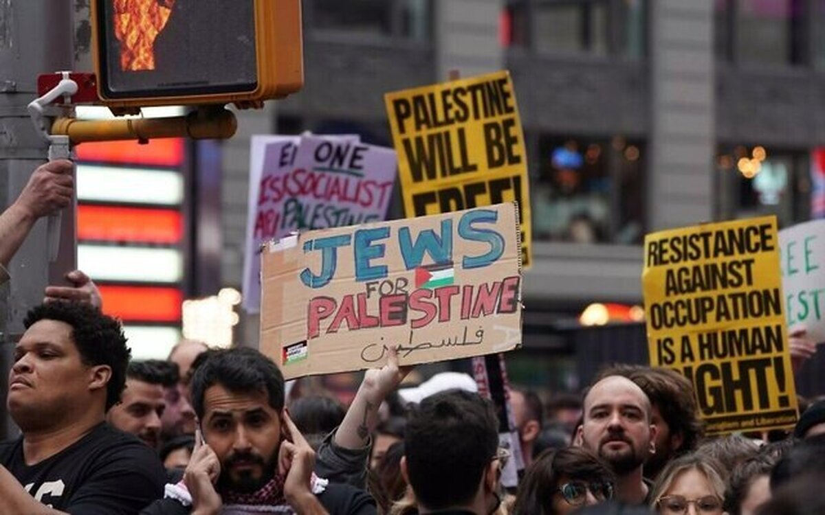دولت آمریکا در ادامه تشدید سرکوب اعتراضات دانشجویان حامیان فلسطین در این کشور، ده‌ها دانشگاه آمریکایی را به اعمال مجازات به بهانه «یهودستیزی» تهدید کرده است.