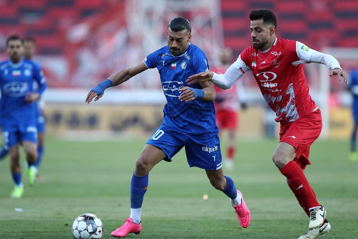 باشگاه پرسپولیس با چراغ خاموش وارد بازار نقل و انتقالات شده است.