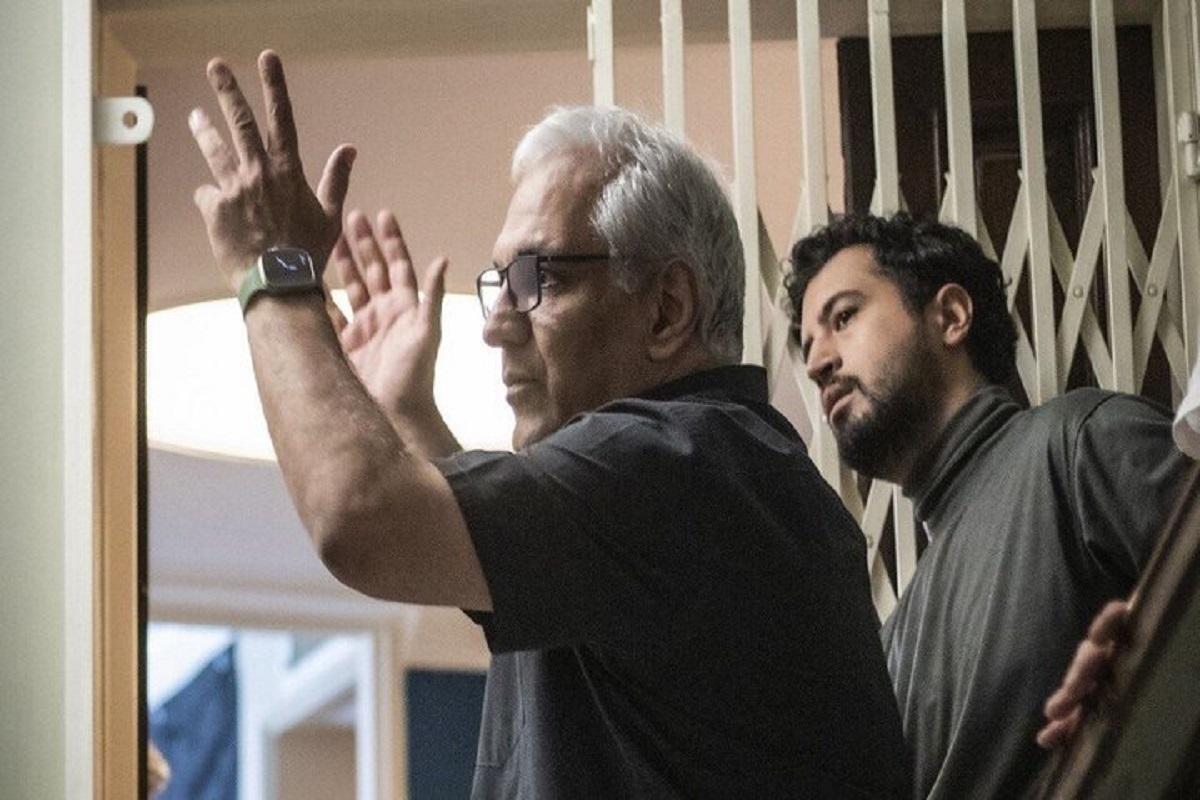 اکران آنلاین فیلم سینمایی «ساعت ۶ صبح» به کارگردانی مهران مدیری آغاز شد.